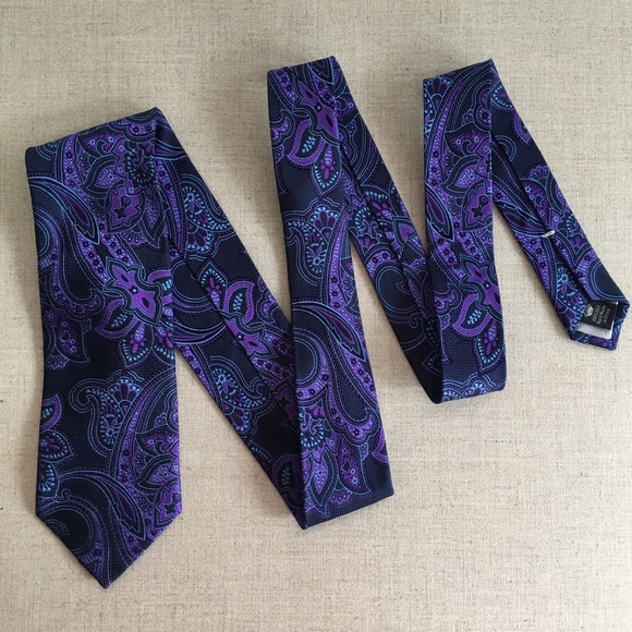 Countess Mara Paisley Pattern Silk Tie - Picture 5 of 5